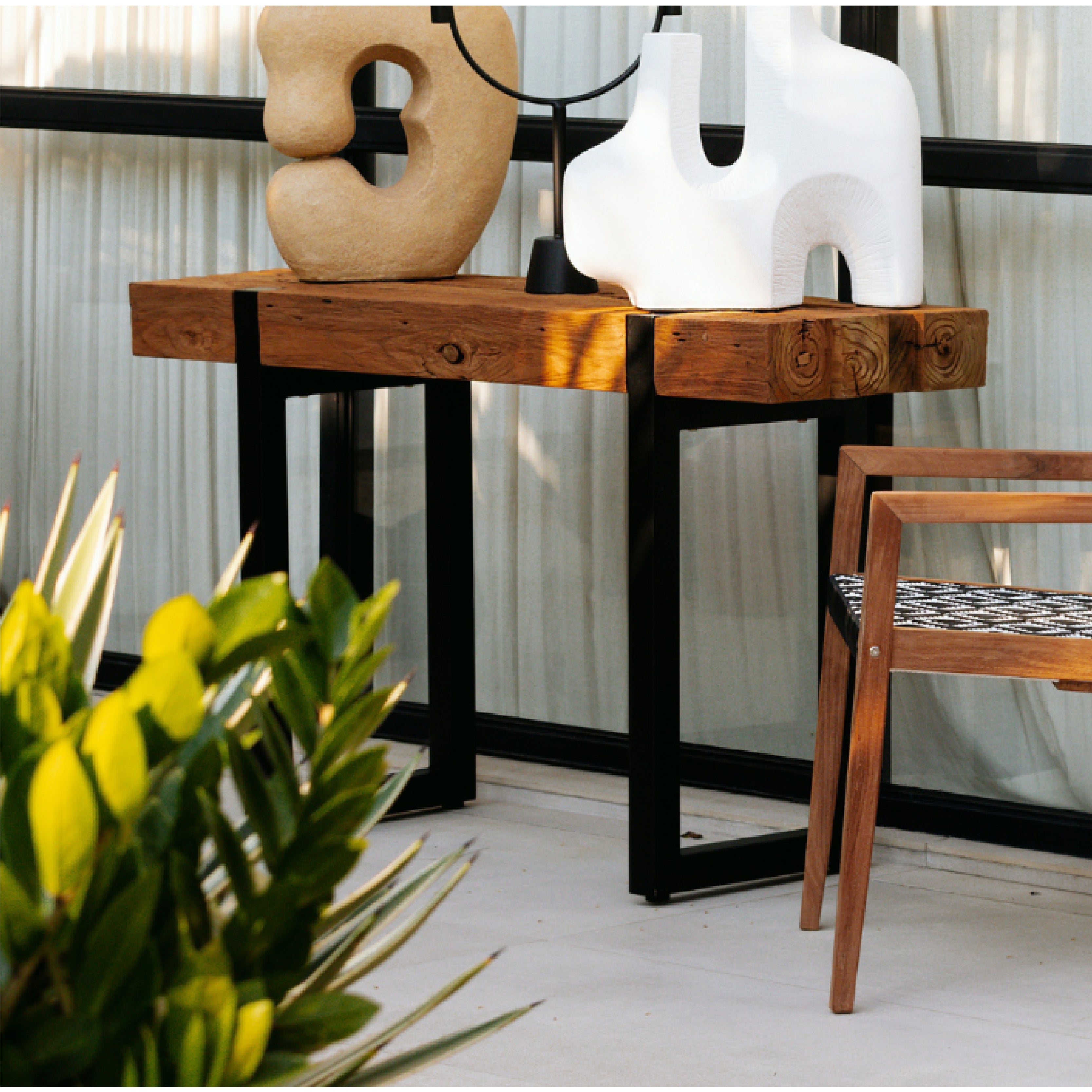 Sauvage Audio Table